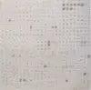 Une grille de différentes formes variées dessinées à la main “L’idée initiale sur papier”